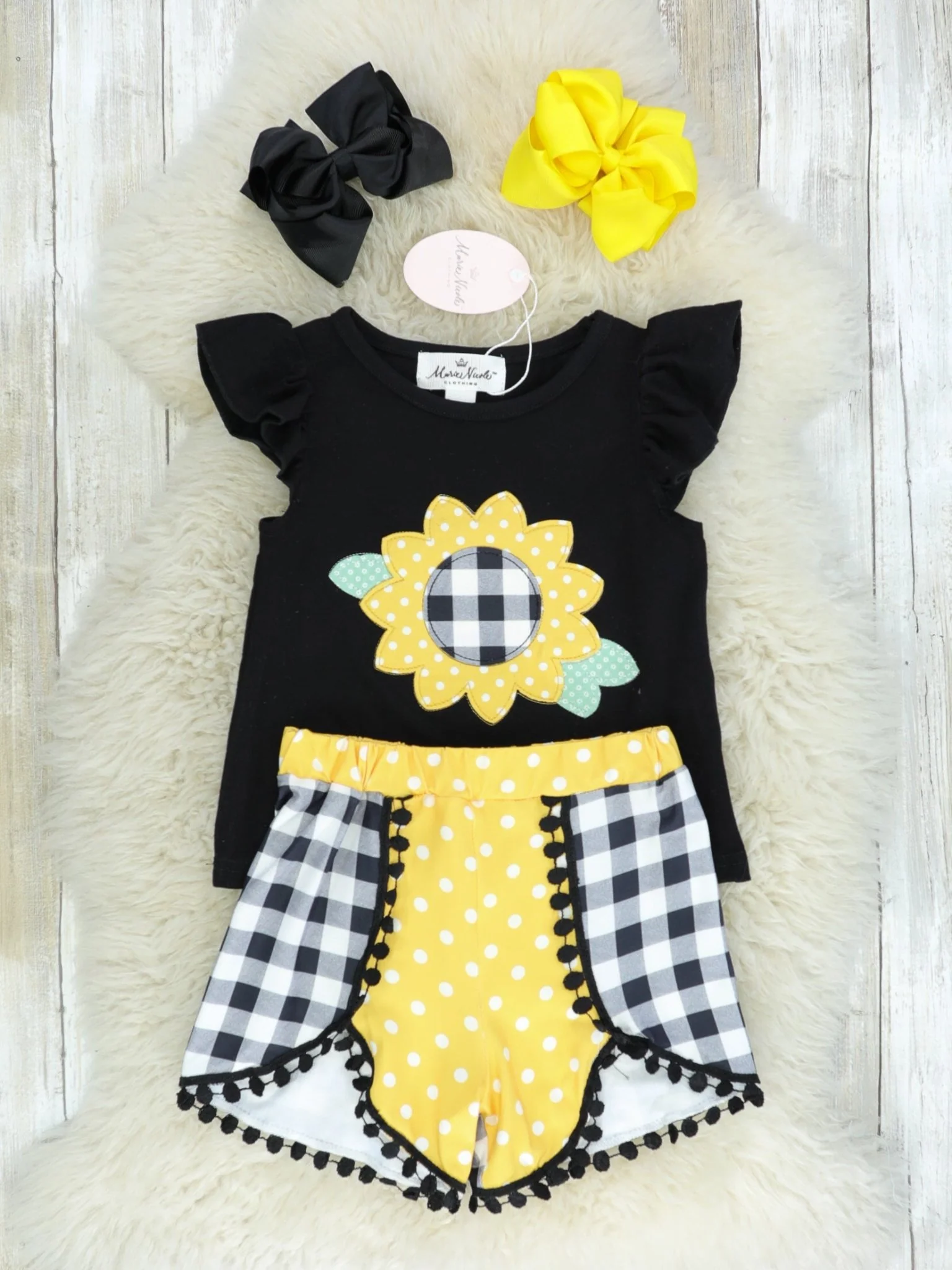 Buffalo Plaid Sunflower Shorts Outfit - Image 2