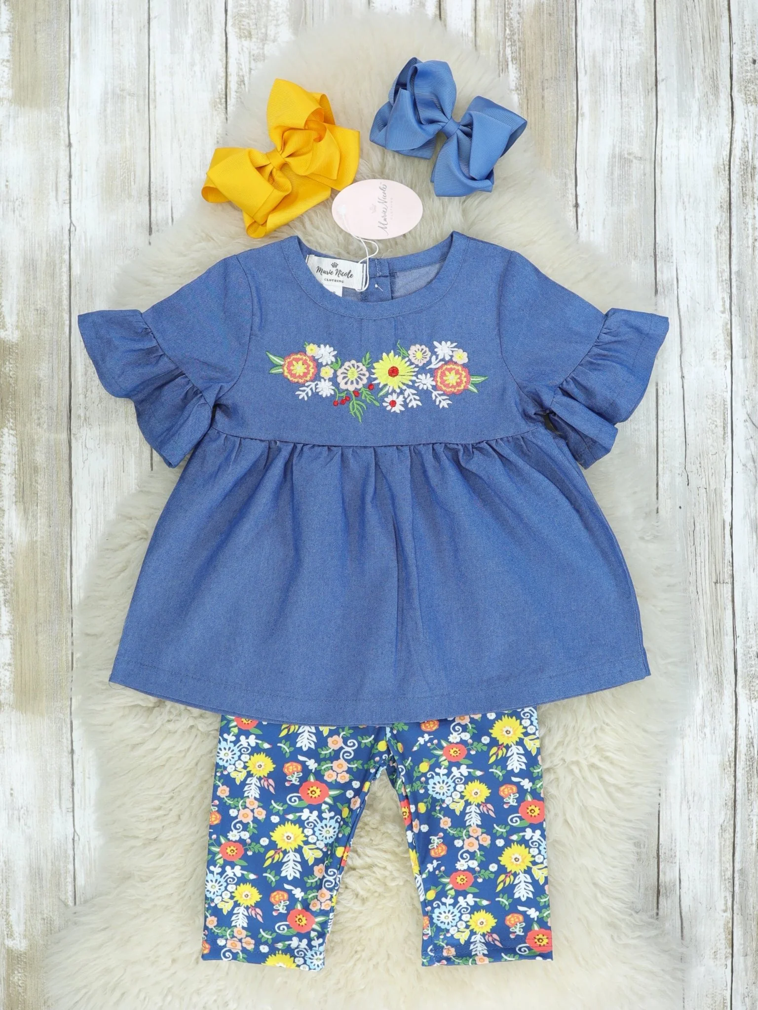 Chambray Floral Tunic & Capris Outfit