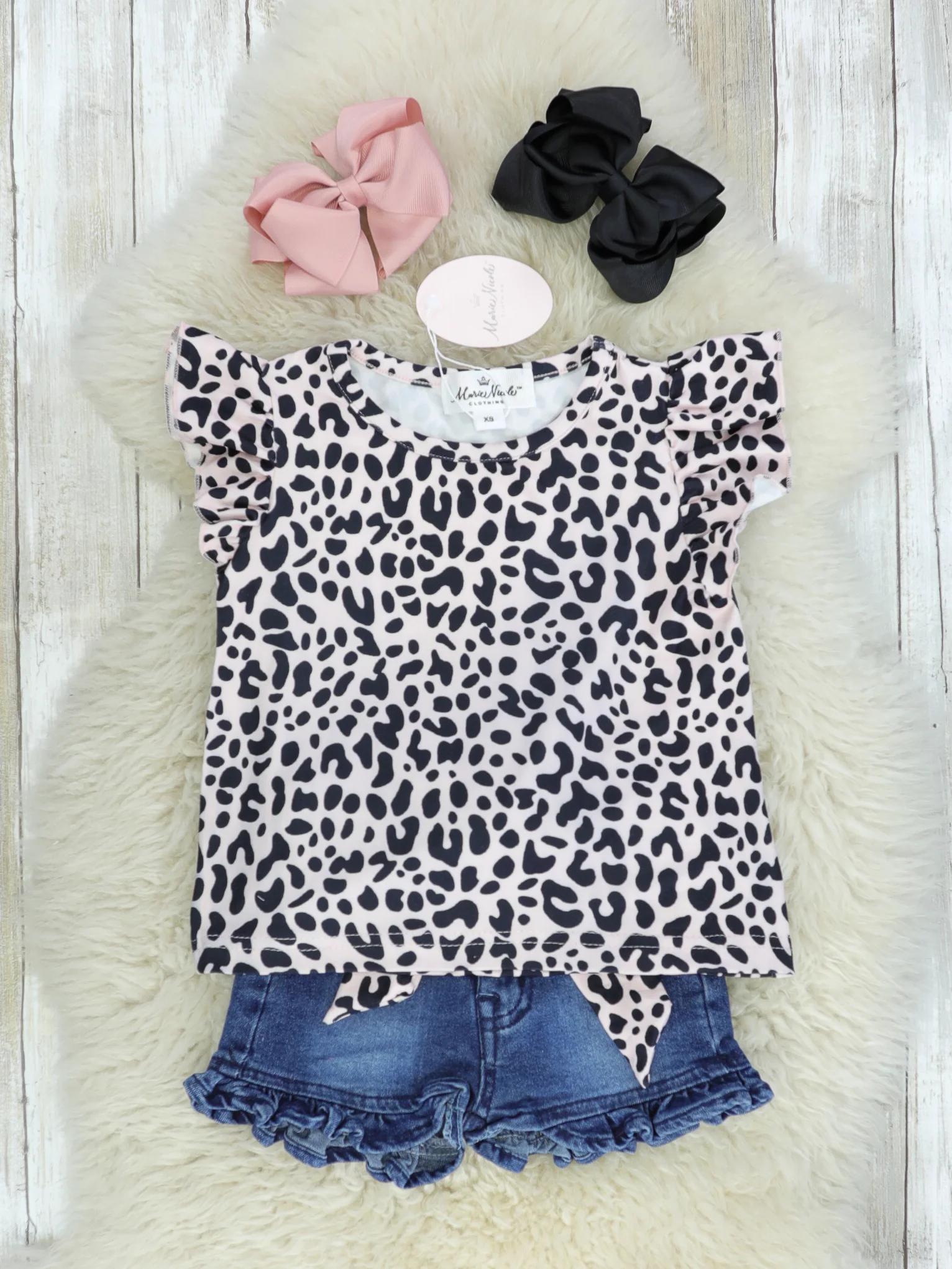 Cheetah Top & Ruffled Denim Outfit