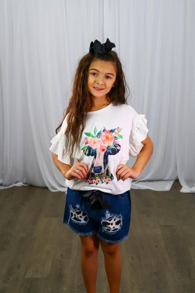 Cow Ruffle Top & Distressed Denim Outfit - Image 3