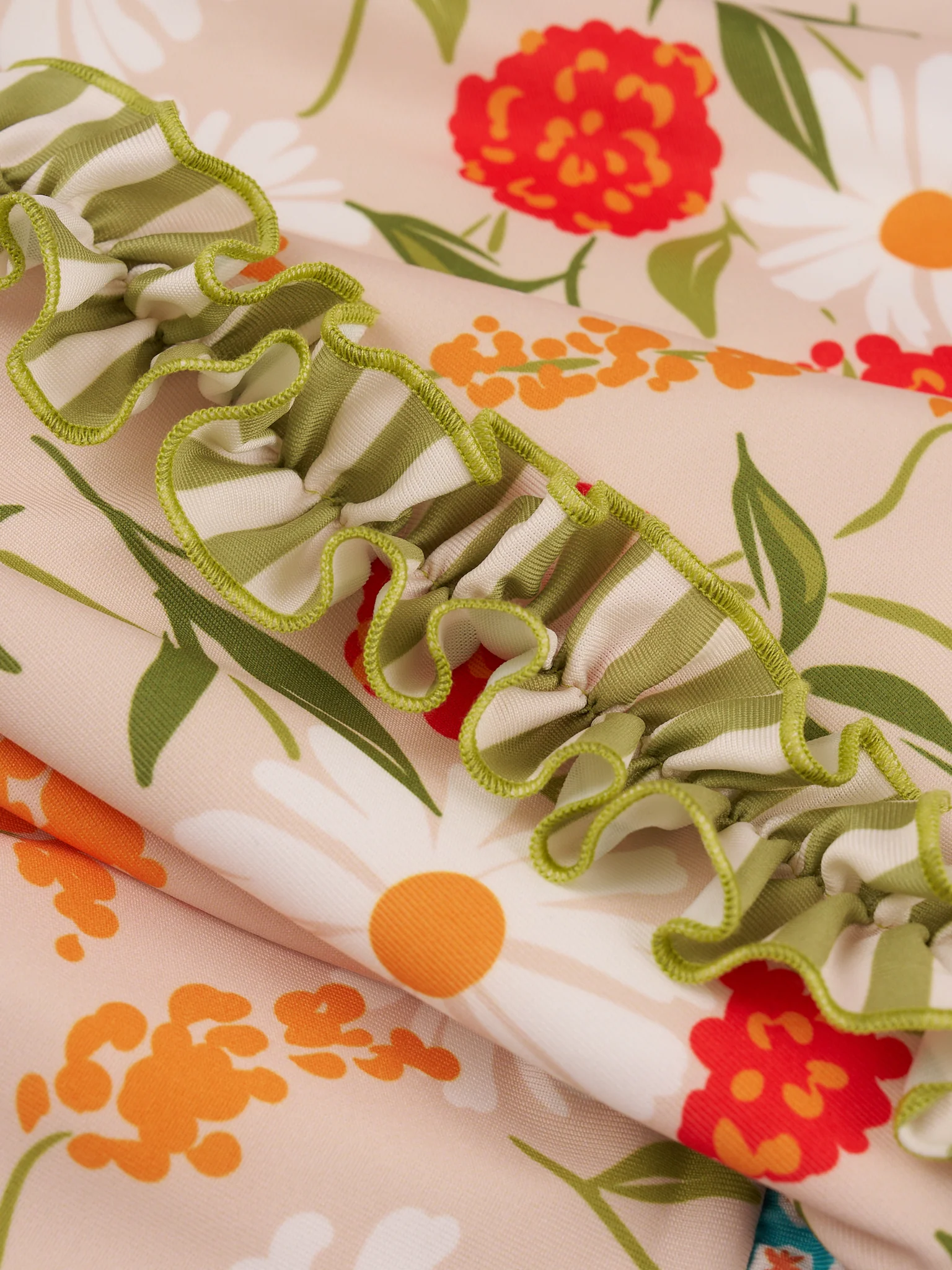 Daisy Janes Ruffle Minky Blanket - Image 2