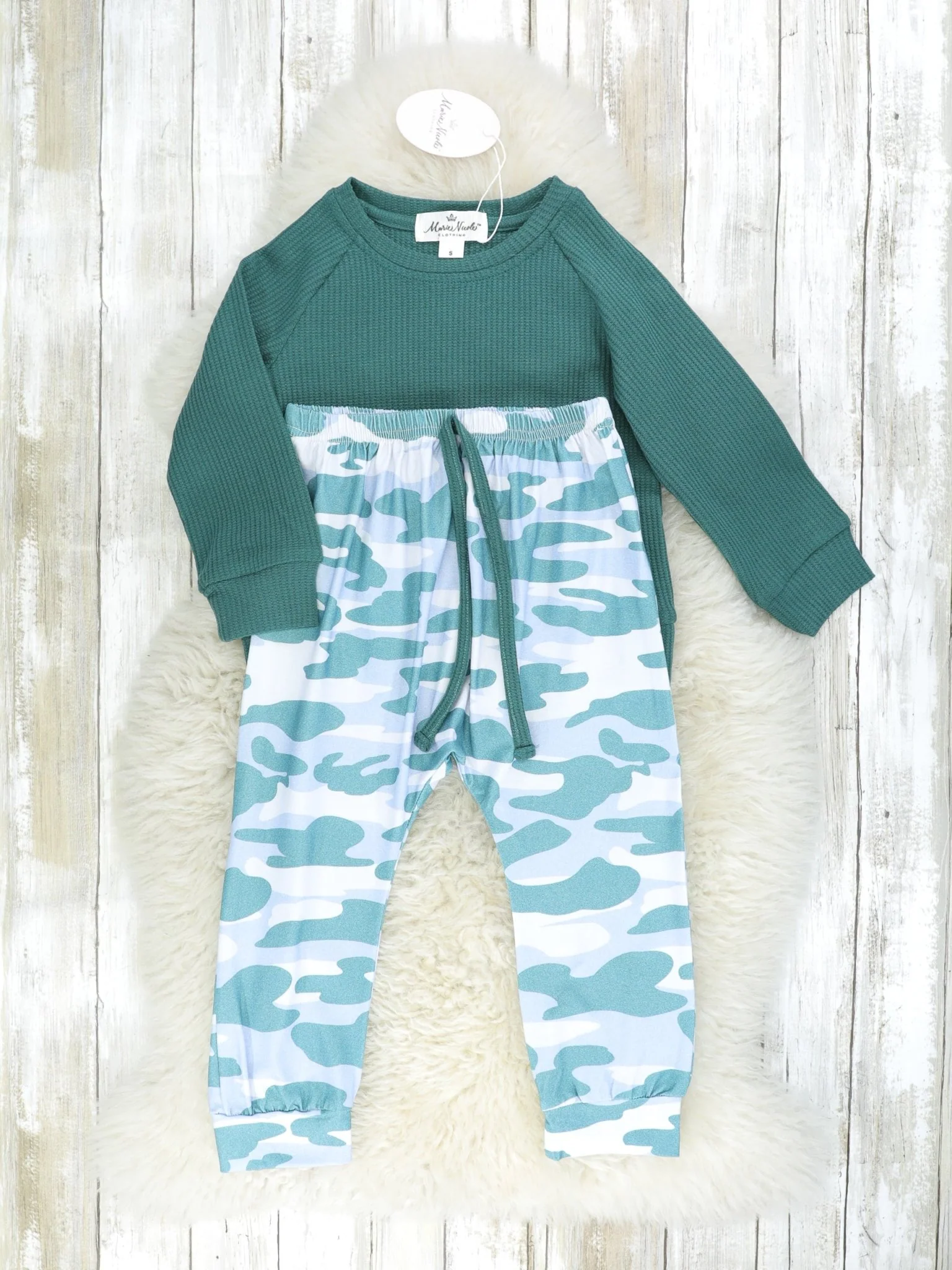 Green Long Sleeve Shirt & Camo Joggers Outfit - Image 2