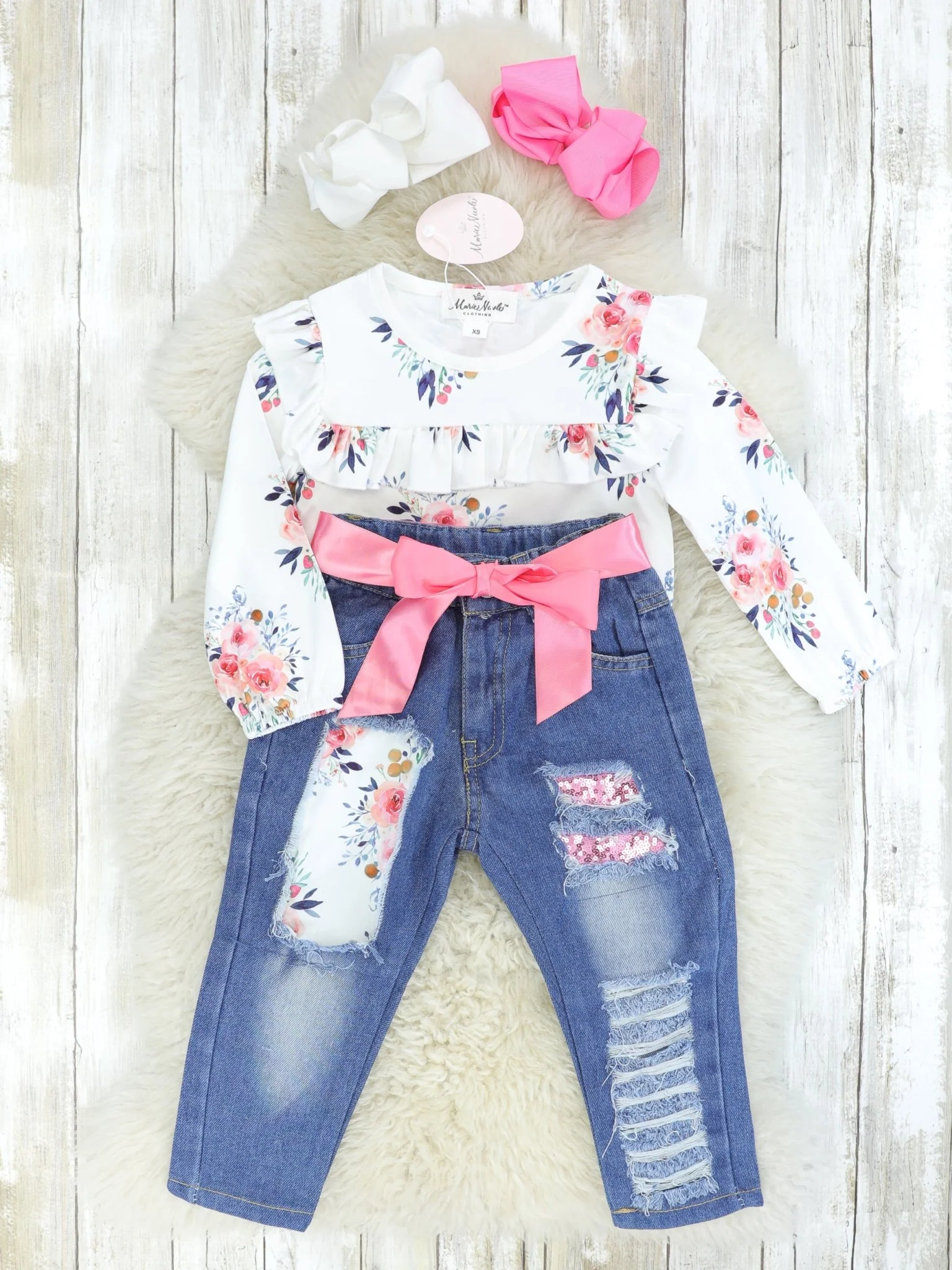 Light Pink Floral Top & Distressed Denim Outfit - Image 2