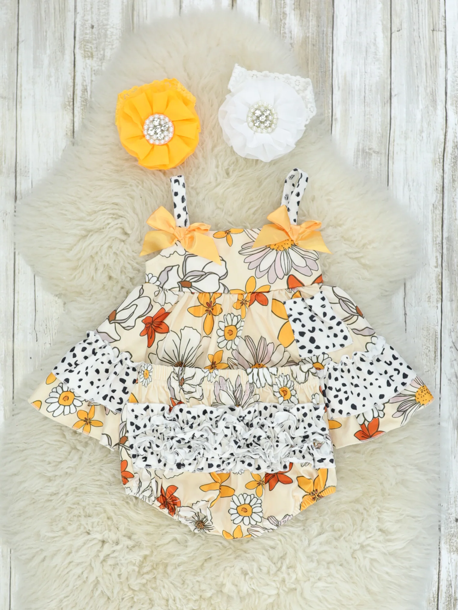 Pale Yellow Daisy Ruffle Top & Bloomer Set - Image 2