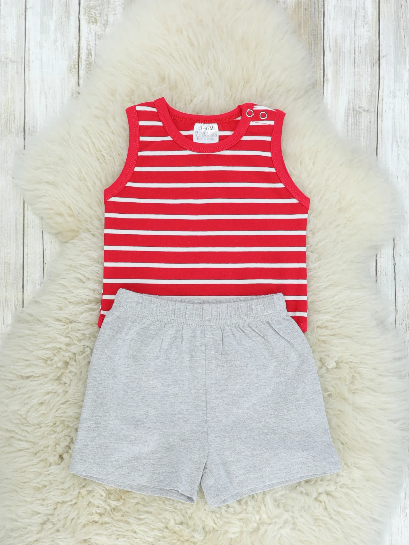 Red Striped Bubble & Crab Shorts Outfit - Image 2