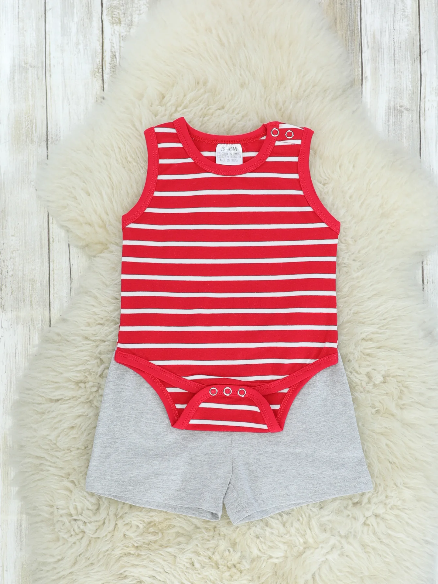 Red Striped Bubble & Crab Shorts Outfit - Image 3