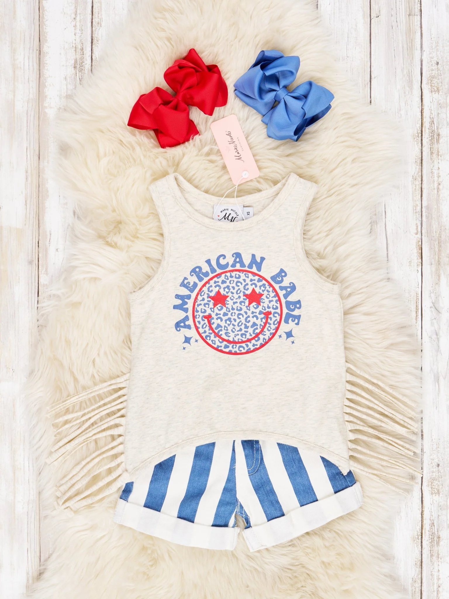 Retro "American Babe" Smiley Outfit