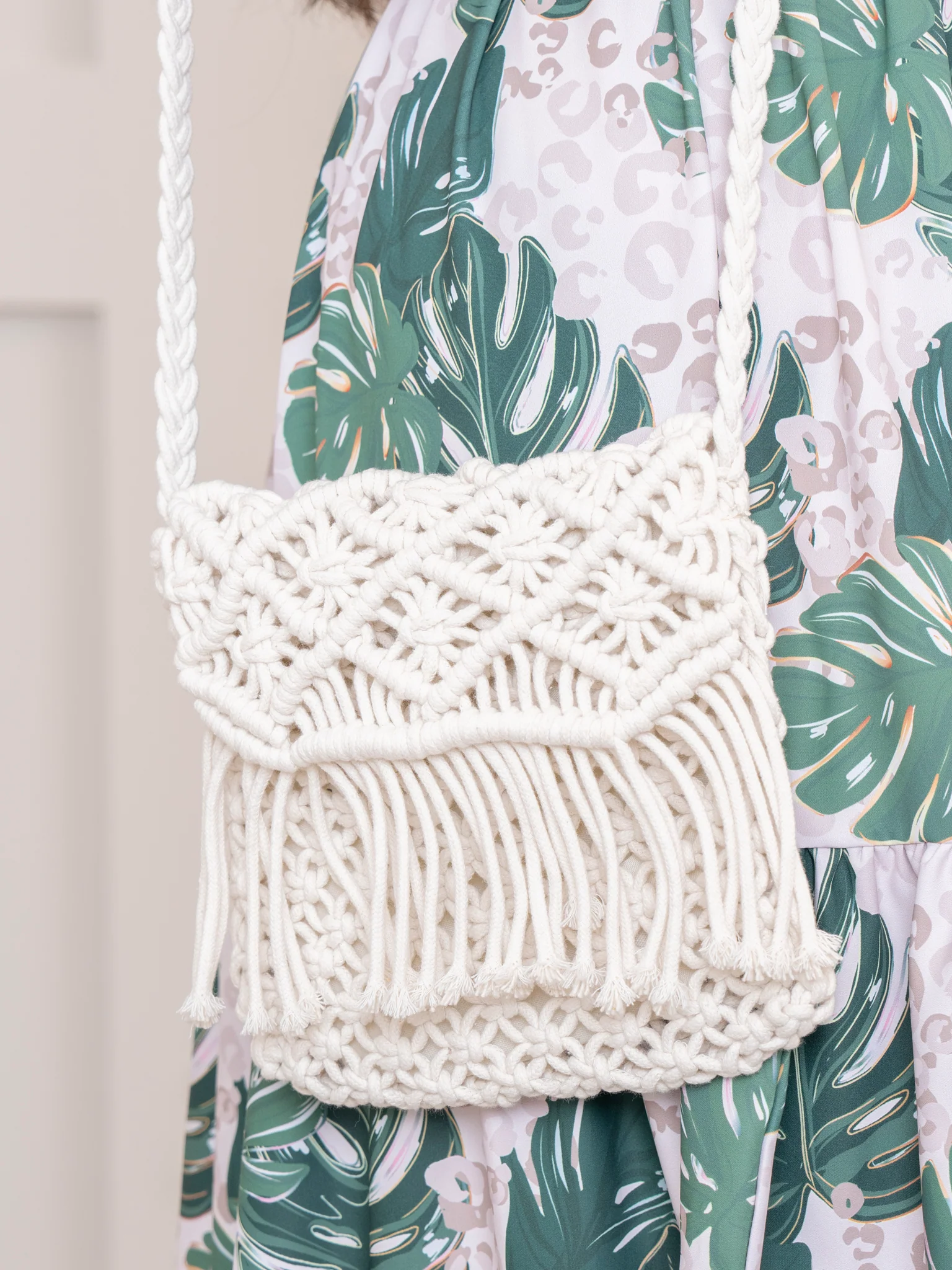 White Fringe Woven Crossbody Purse - Image 4